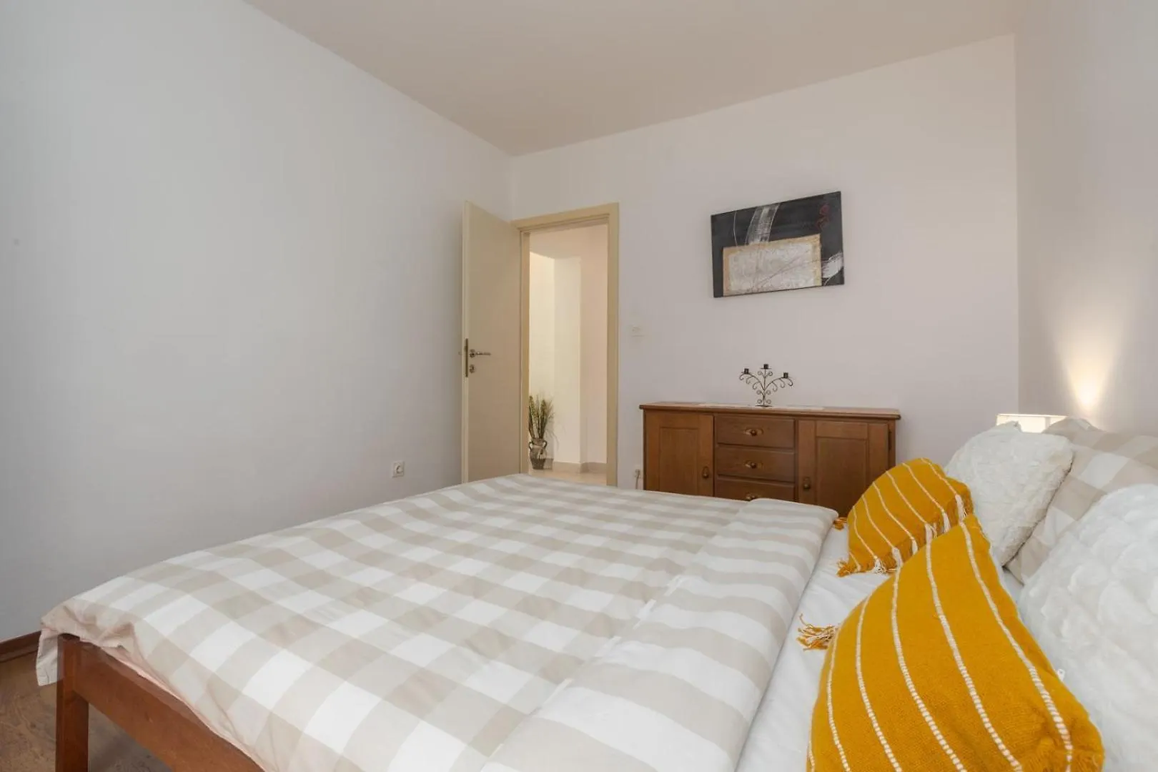 Apartment Susnjici 2 With Pool, Children Playground And Terrace Baderna