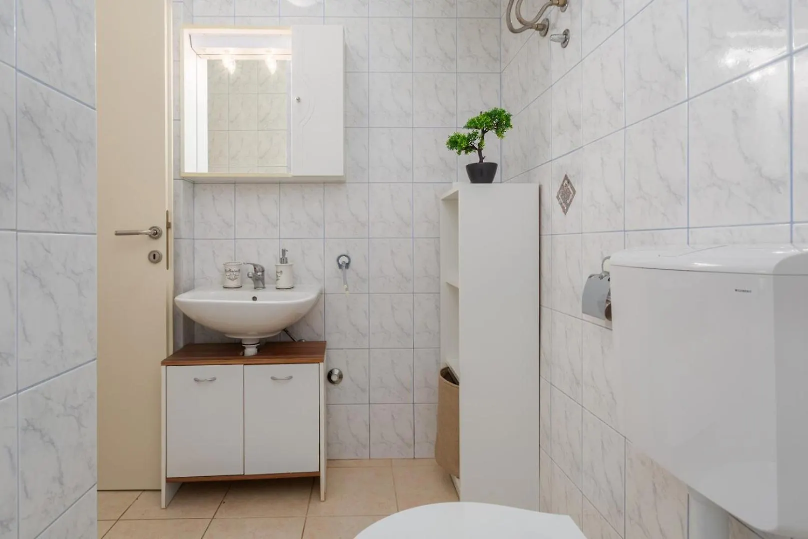 Apartment Susnjici 2 With Pool, Children Playground And Terrace Baderna